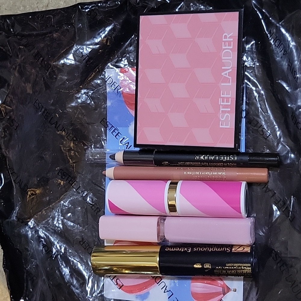 ESTEE LAUDER Travel Size Make Up Set